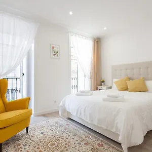 Apartment White Tiles In Center, Lisbon